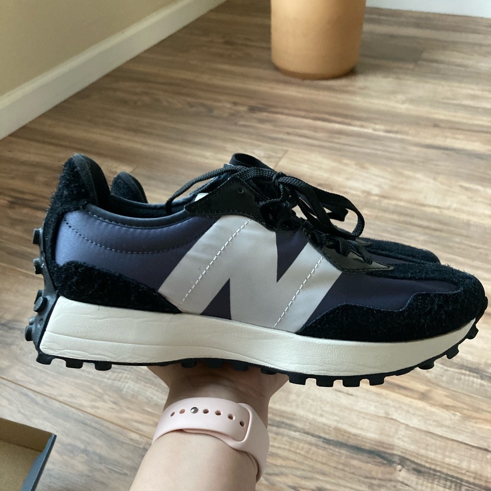 New Balance 327
